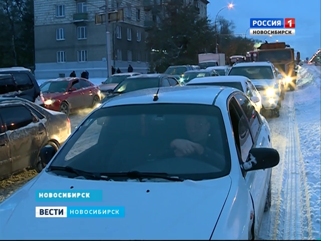 Более 8,5 тысяч кубометров снега вывезли с дорог Новосибирска за сутки   