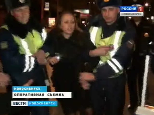 В Новосибирске прошло судебное заседание по делу об избиении полицейских девушкой