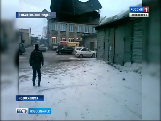 В Новосибирске за сутки ветер сорвал 21 крышу