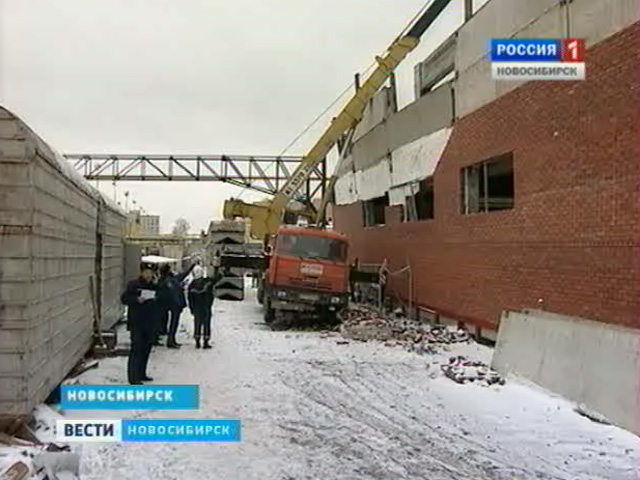 В Заельцовском районе Новосибирска рухнула стена строящегося здания, погиб человек