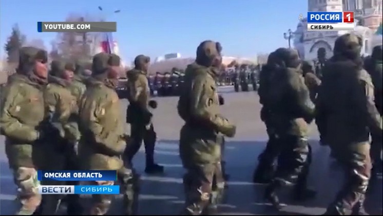 Военные из Анголы и Конго прошли маршем по Омску в День защитника отечества
