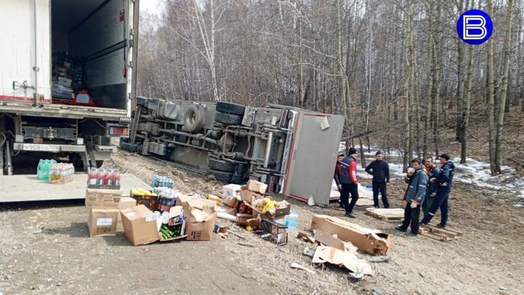 Новосибирские следователи проводят проверку после ДТП с маршруткой и грузовиком 