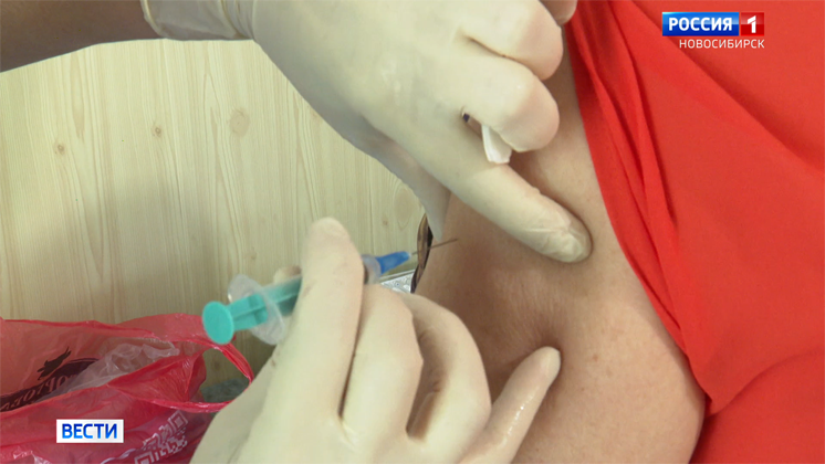 Новосибирских дачников прививают от коронавируса в мобильных пунктах вакцинации