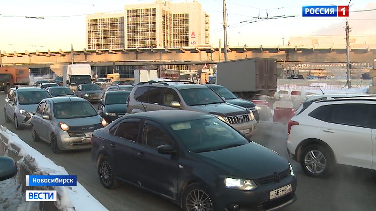 Огромные пробки сохранились после открытия четвертого моста в Новосибирске
