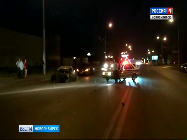Водитель вылетел через лобовое стекло в ночном ДТП в Новосибирске   