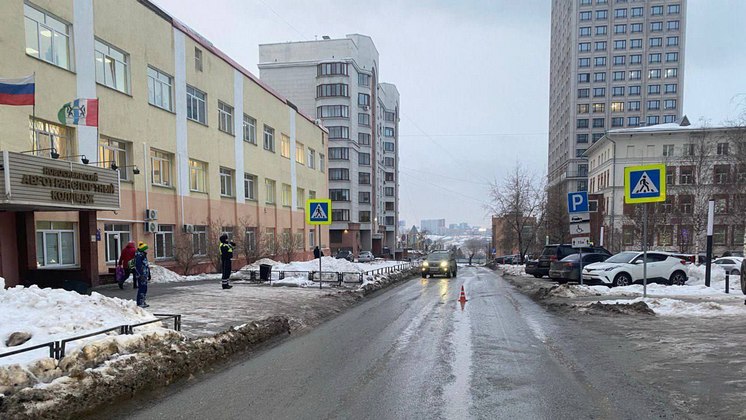 В Новосибирске автомобиль сбил ещё одну 17-летнюю девушку на «зебре»