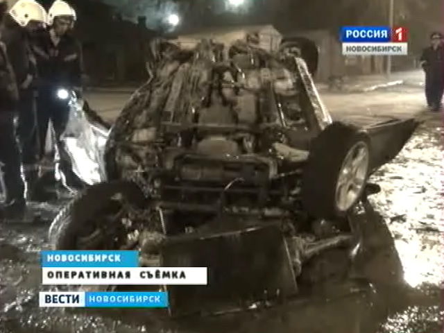 Два человека сгорели в машине в Железнодорожном районе Новосибирска