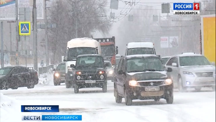 В Новосибирске затруднено движение на дорогах из-за снегопада
