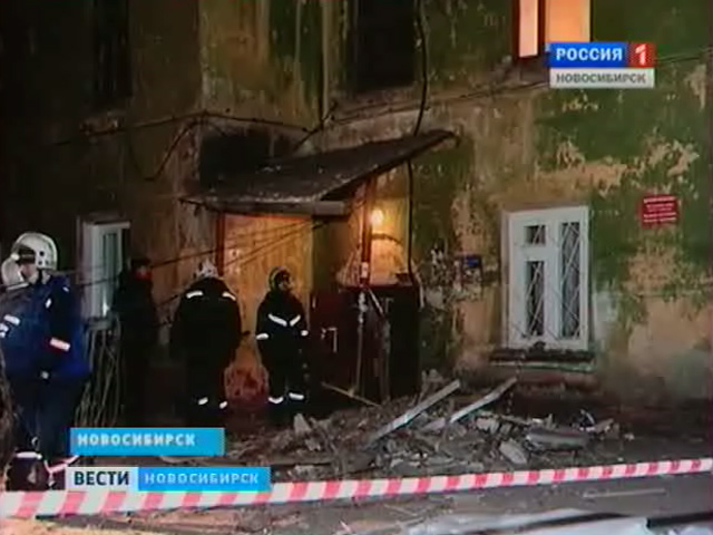В квартире одного из домов Кировского района рухнул потолок