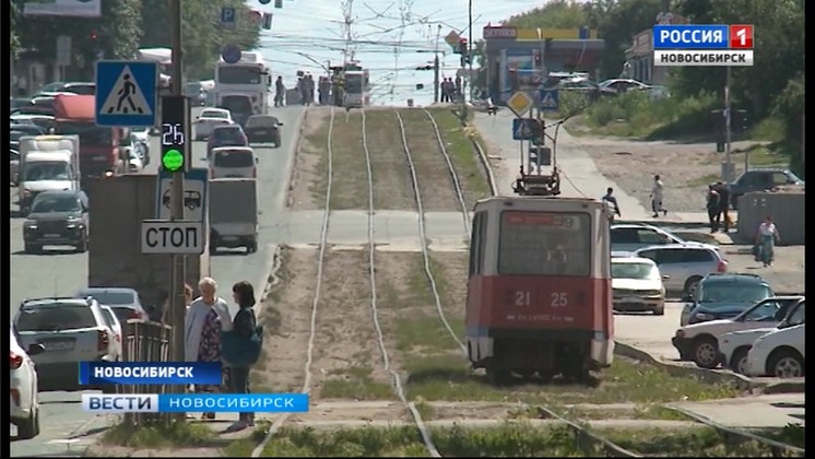 Водители трамваев в Новосибирске массово пожаловались на плачевное состояние путей