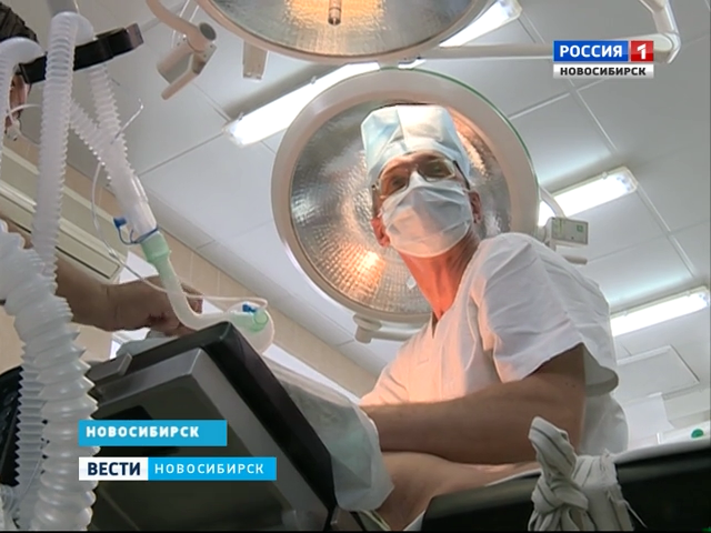 Новосибирские врачи удалили огромную опухоль на шее пенсионерки