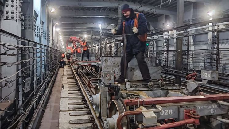 В Новосибирске полностью заменили все рельсы на самом длинном в мире метромосту 