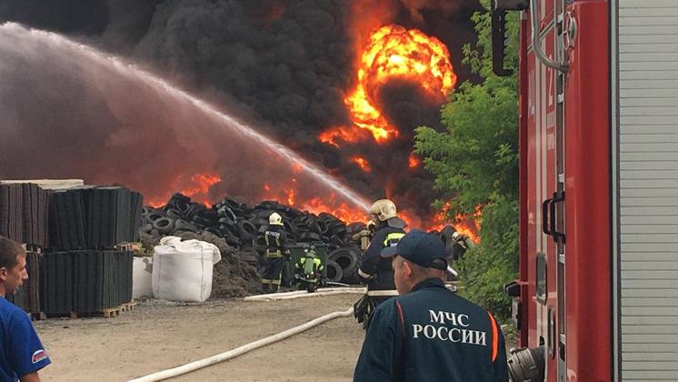 Появилось видео пожара на заводе в Новосибирске