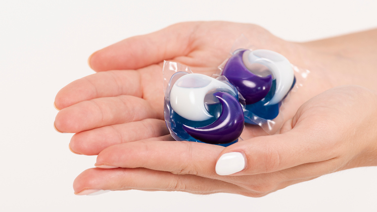 В Новосибирске 11-месячный малыш отравился капсулой для стирки