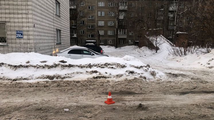 В Новосибирске автомобилист сбил 17-летнюю девушку