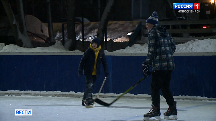 Энтузиаст из Новосибирска учит детей играть в хоккей