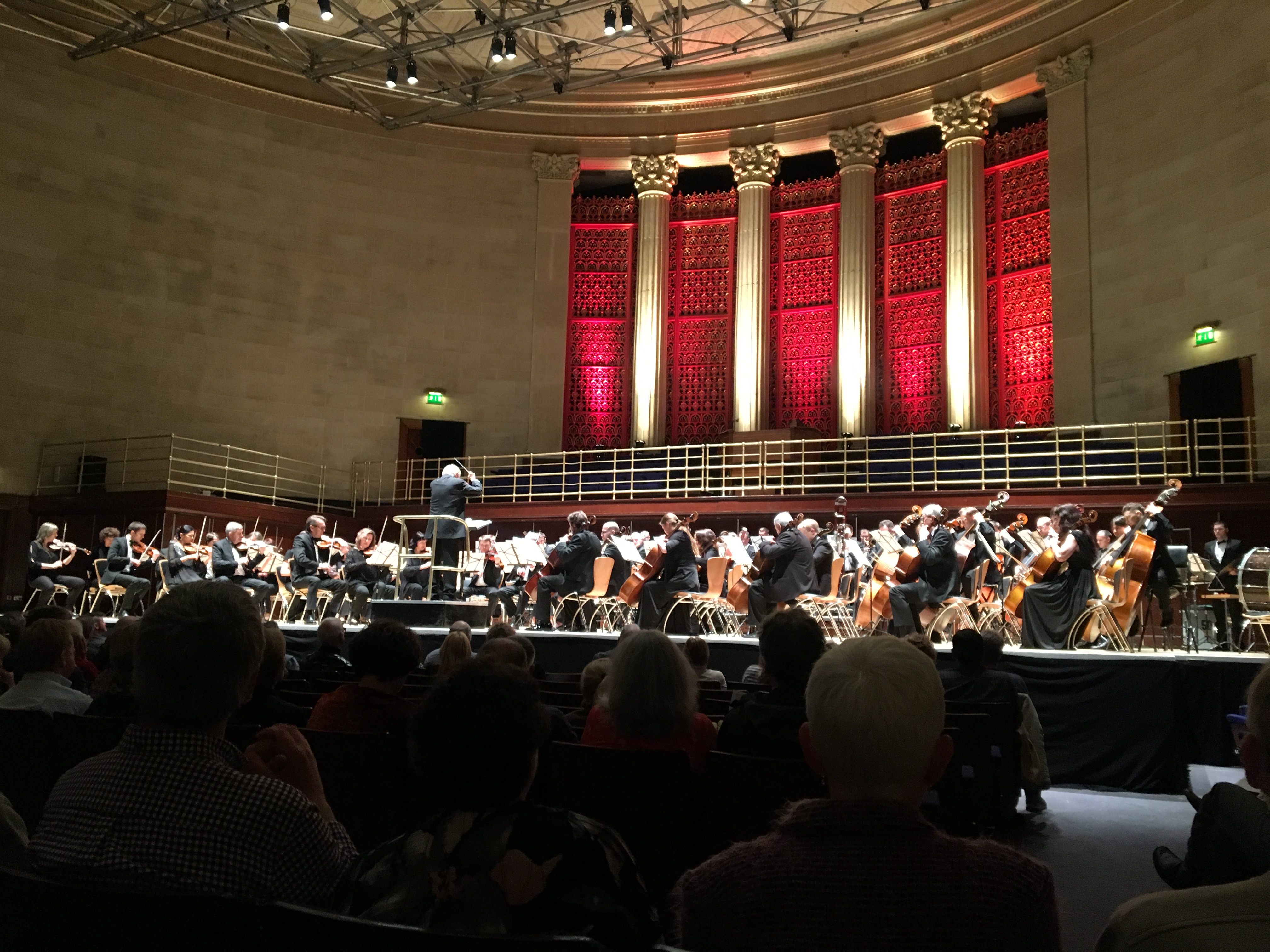 Академический симфонический оркестр Новосибирской филармонии отправился на гастроли в Великобританию