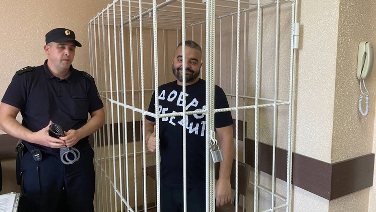 Обвиняемый во взяточничестве новосибирский депутат предстал перед судом