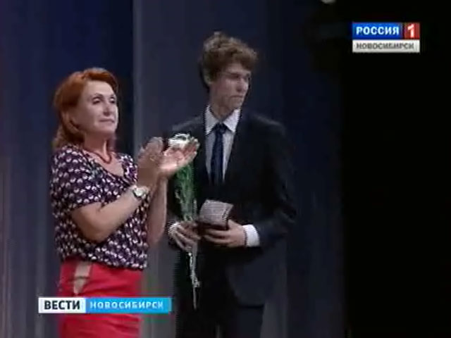 В Новосибирске начали чествовать выпускников-медалистов