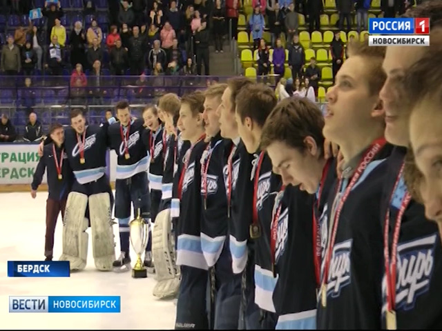 Юношеская хоккейная «Сибирь» завоевала золото первенства России
