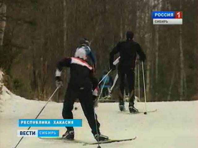 Российские лыжники съехались для тренировок в хакасский поселок Тея