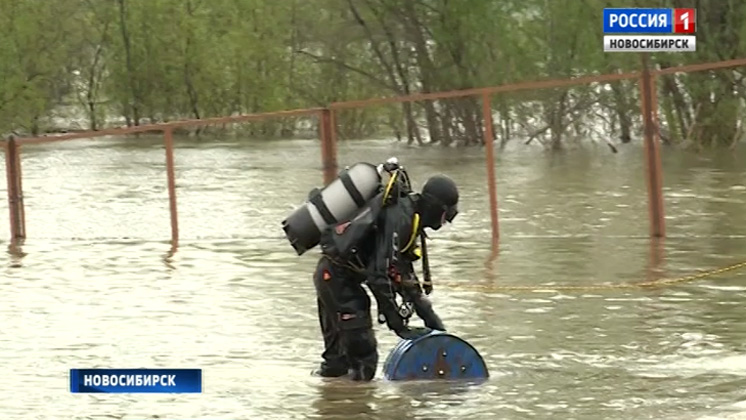 Спасатели очистили дно реки на пляже «Наутилус» в Новосибирске