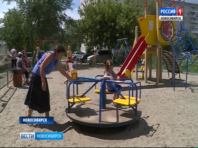 «Вести» добились укладки безопасного покрытия на детской площадке в Новосибирске