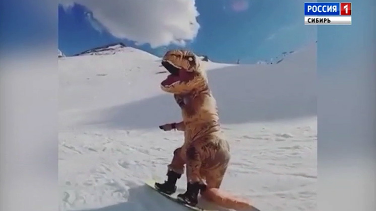 Динозавра на сноуборде заметили на склонах Горной Шории