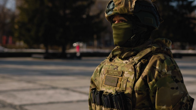 Новосибирская скрипачка с позывным «Снегирь» сыграла «Кукушку» в клипе о героях