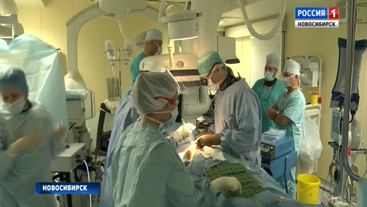 Хирурги Клиники Мешалкина провели сложнейшую операцию на сердце пациентке из Самары