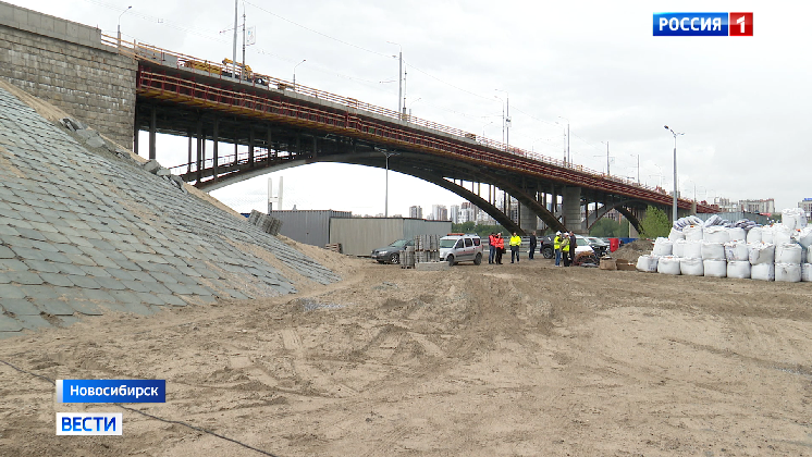 Мэр Новосибирска призвал рабочих ускорить темпы ремонта Октябрьского моста