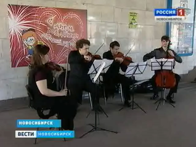 Живая классическая и джазовая музыка прозвучала в новосибирском метро