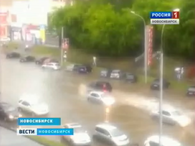 На Новосибирск обрушился сильнейший ливень. Есть пострадавшие