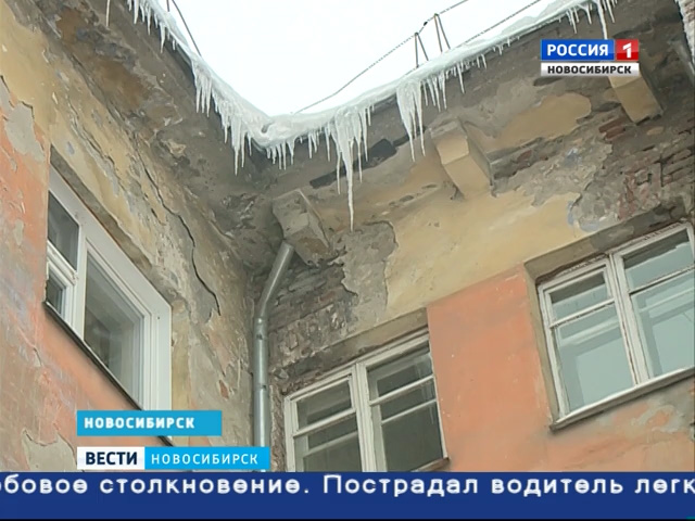 На жителей многоэтажки на Ельцовской с фасада падают кирпичи и штукатурка