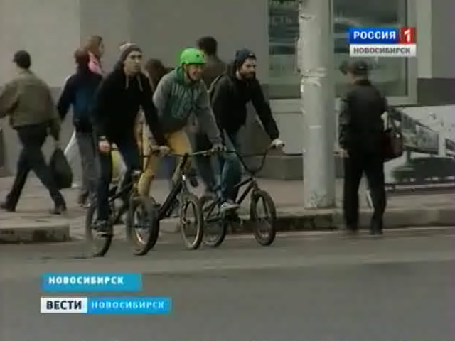 В Новосибирске под колеса автомобилей все чаще попадают велосипедисты