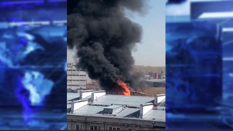 В Новосибирске потушили крупный пожар на складе магазина автозапчастей