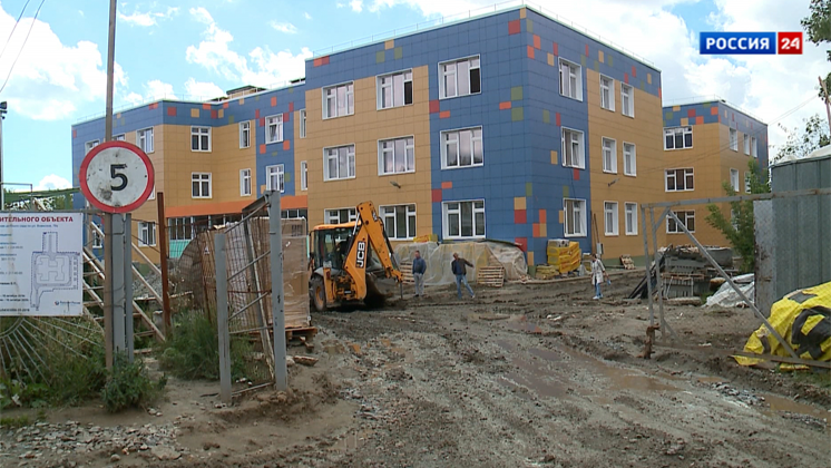 В Октябрьском районе Новосибирска завершают строительство двух детских садов