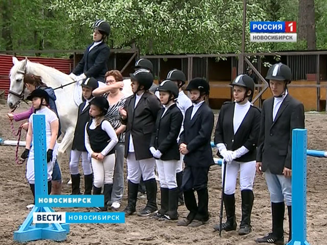 В Новосибирске впервые прошли соревнования по конному адаптивному спорту