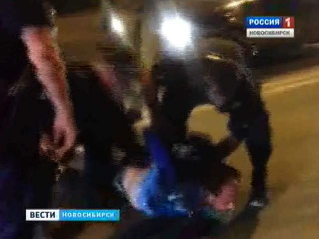 В Новосибирске задержали дебошира, нападавшего на прохожих с ножом