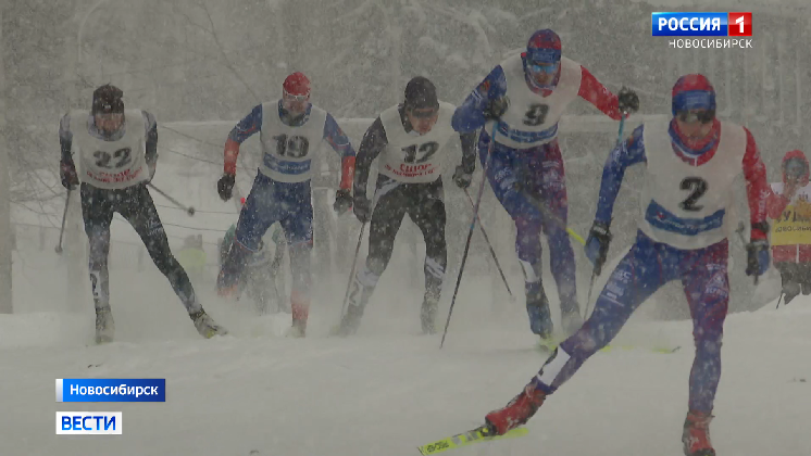 Сильный снегопад добавил сложности участникам лыжного турнира в Новосибирске