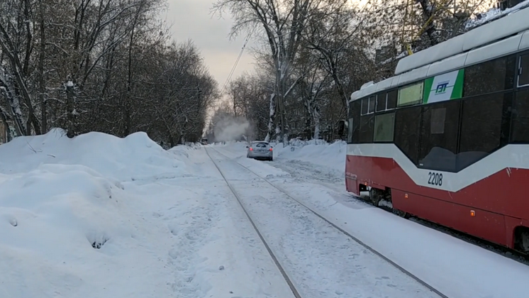 Нарушитель заблокировал движение трамваев на левом берегу Новосибирска