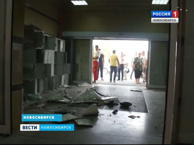 Взорвавшийся кислородный баллон напугал посетителей торгового центра в Новосибирске