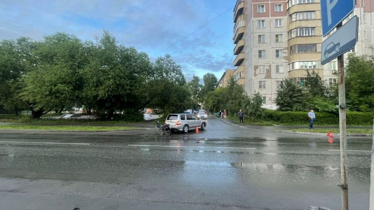 В Новосибирске автомобиль покалечил 17-летнего велосипедиста