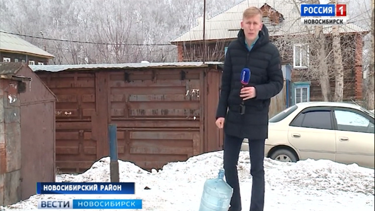 Жители нескольких улиц поселка Толмачево остались без питьевой воды
