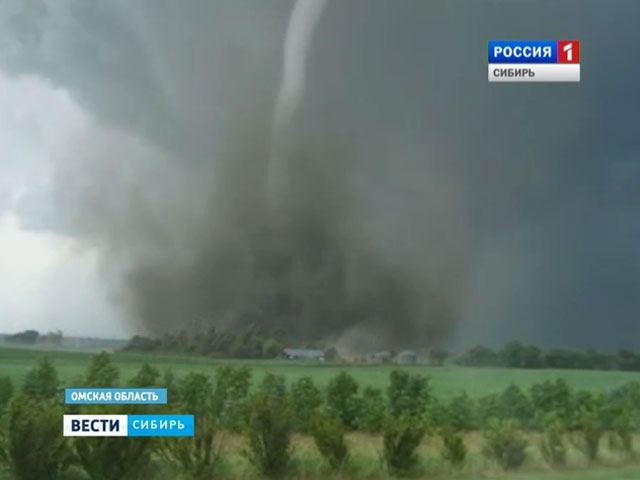 Торнадо в Омске: жители посёлка на юге области сняли необычное явление
