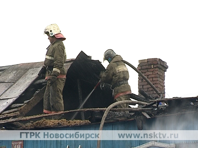 Сотрудники ГИБДД спасли женщину во время пожара в Ленинском районе