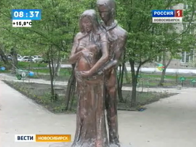 Скульптура беременной женщины исчезла с Аллеи Семьи