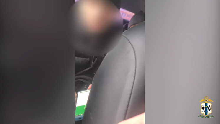 Бомж обманом завладел телефоном новосибирца стоимостью 50 тысяч рублей