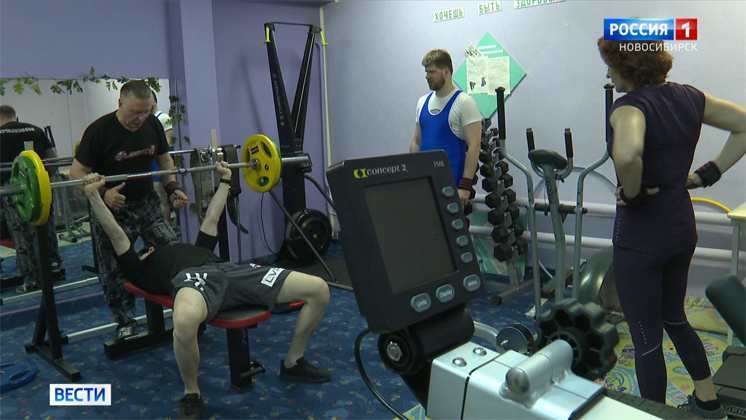 Новосибирская сборная по пауэрлифтингу среди слабовидящих возобновила занятия в спортзале