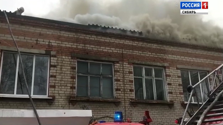 В Тайшете Иркутской области горит административное здание